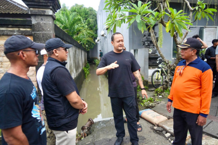 Turun Ke Lokasi Banjir, Wabup Badung Minta Cek Bangunan Di Bibir Sungai 1