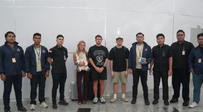 Usai Ditipiring, Artis Film Dewasa Asal Inggris Dideportasi