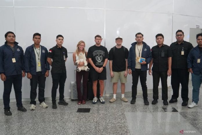 Usai Ditipiring, Artis Film Dewasa Asal Inggris Dideportasi 1