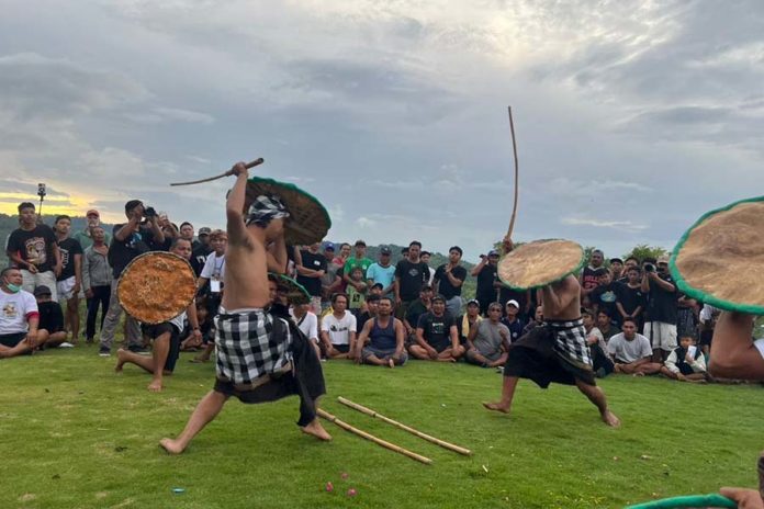 Warga Desa Pemuteran Masih Lestarikan Tradisi Gebug Ende 1