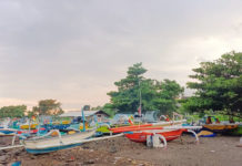 Angin Kencang dan Gelombang Tinggi, Nelayan di Ujung Pesisi Tak Melaut