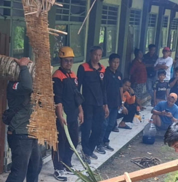 Angin Kencang, Pohon Timpa SDN 1 Tunjuk