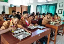 Ayam Betutu Jadi Salah Satu Menu MBG di Singaraja