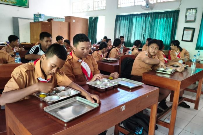 Ayam Betutu Jadi Salah Satu Menu MBG Di Singaraja 1