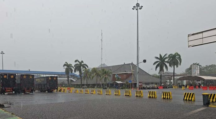 Cuaca Ekstrem di Selat Bali, Pelabuhan Gilimanuk Buka Tutup