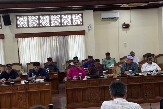 Dalami Dugaan Pelanggaran Tata Ruang Di Kawasan Mangrove, Pansus TRAP Panggil Sejumlah Pemilik Usaha 1