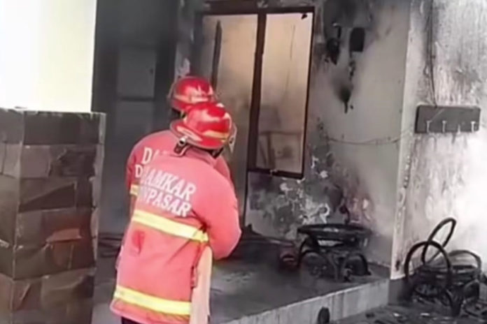 Diduga Dipicu Masalah Pada Panel Surya, Rumah Di Pemogan Terbakar 1