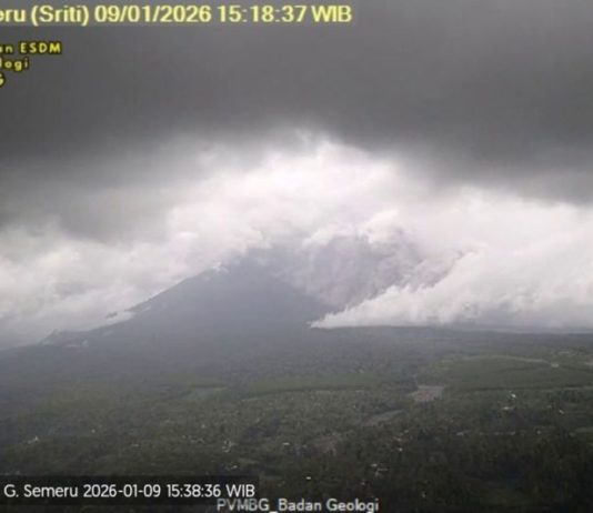 Gunung Semeru Erupsi, Lontaran Awan Panas Sejauh 4 Kilometer