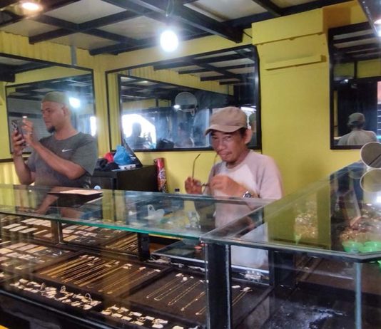 Harga Melambung Imbas Perang, Warga Bali Beralih ke Emas Kadar Muda