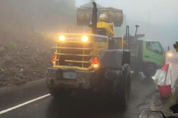 Hujan Deras, Senderan Rumah Milik 3 Warga Di Desa Bantang Kintamani Ambrol 1