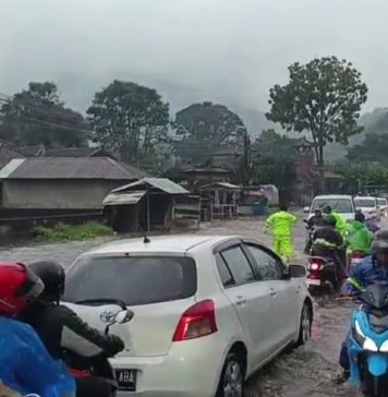 Hujan Lebat, Jalan Singaraja-Denpasar Kawasan Pancasari Banjir