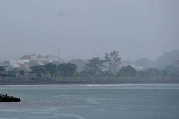 Hujan Sangat Lebat Dan Potensi Angin Kencang!! Cek Prakiraan Cuaca Bali 22 Januari 2026 1