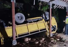 Jalan di Bugbug Tiba-tiba Ambles, Truk Terjun ke Jurang Sedalam 7 Meter