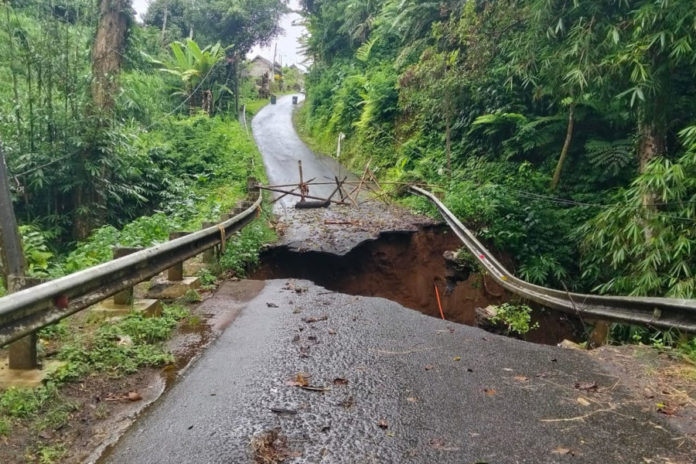Jalan Penatahan Juwuk Bali Putus Total 1