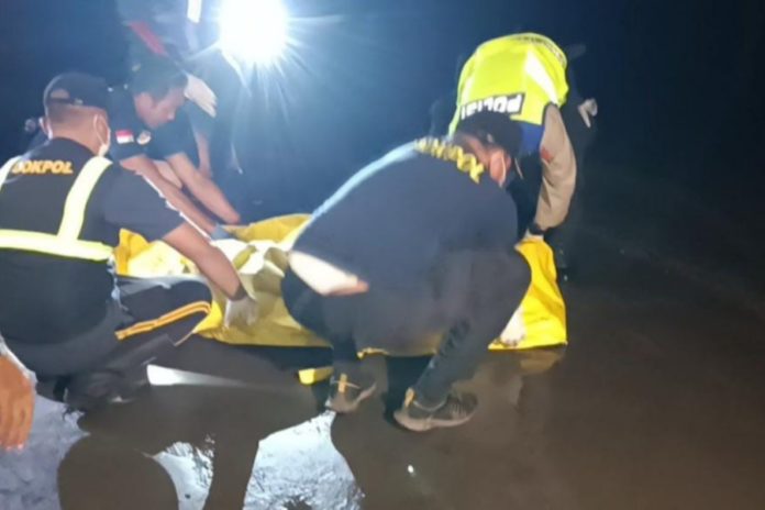 Jasad Berbaju Biru Ditemukan Mengambang Di Perairan Pengambengan 1