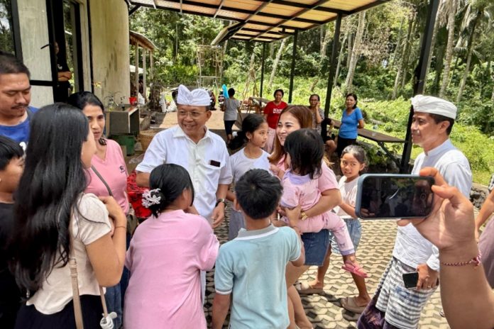 Kurang Dari Dua Jam, Dua Ekor Babi Guling Wenci Ludes Diserbu Warga 1