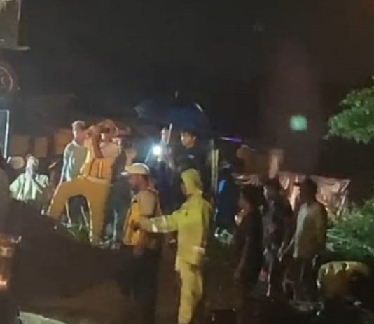 Longsor Terjang Obyek Wisata Ceking, Jalur Tegallalang-Kintamani Lumpuh Total dan Sejumlah Kendaraan Tertimbun