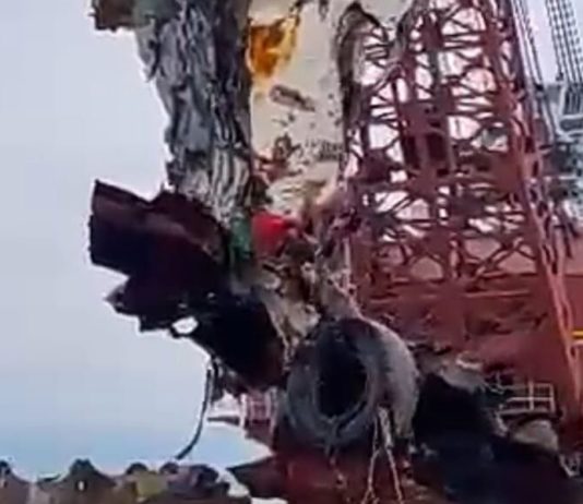 Operasi Pengangkatan Bangkai KMP Tunu Pratama Jaya Dimulai, Zona Terbatas Diterapkan