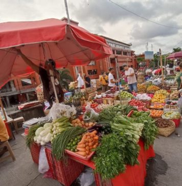 Pedagang Pelataran Kumbasari Masih Berjualan di Pasar Badung, Pemindahan Tunggu Kajian