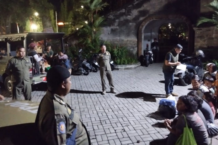 Satpol PP Gianyar Amankan 18 Gepeng Di Pasar Rakyat Gianyar, Mayoritas Anak Anak 1