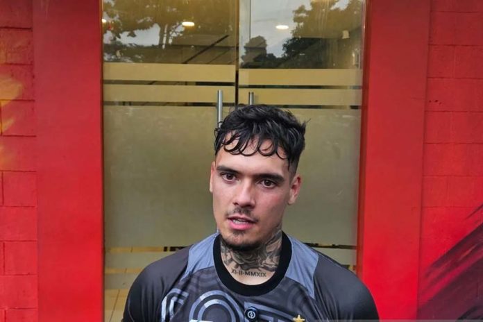 Shayne Pattynama Terima Pinangan Persija 1