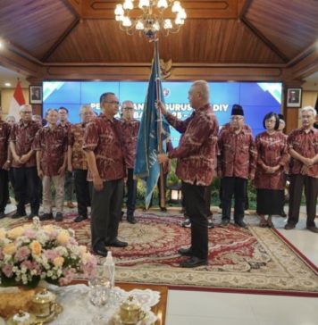 Sri Sultan Hamengku Buwono X Terima Kartu Anggota Kehormatan PWI