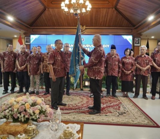 Sri Sultan Hamengku Buwono X Terima Kartu Anggota Kehormatan PWI