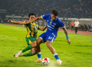 Super League: Persib Bandung Pimpin Klasemen dengan Selisih Tipis