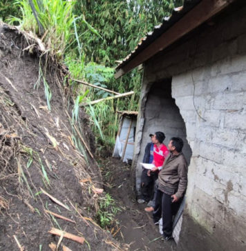 Tembok Rumah Warga Songan Jebol Dihantam Material Tanah Longsor