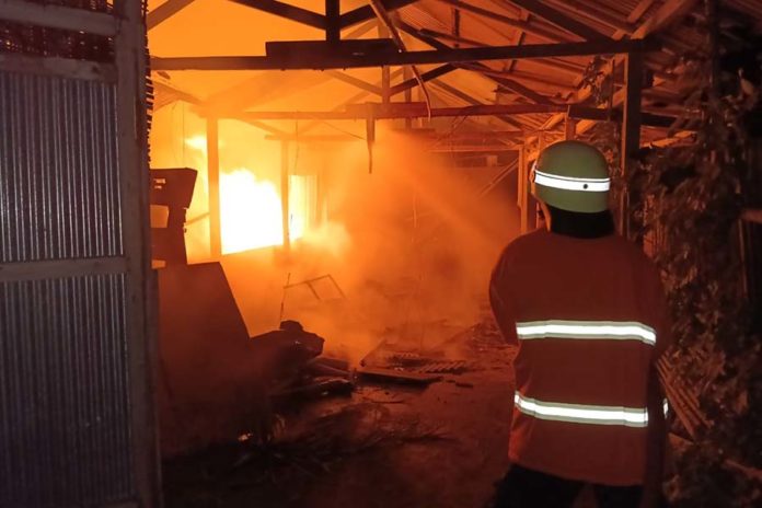 Tempat Usaha Ukiran Sanggah Terbakar, Kerugian Diperkirakan Rp700 Juta 1