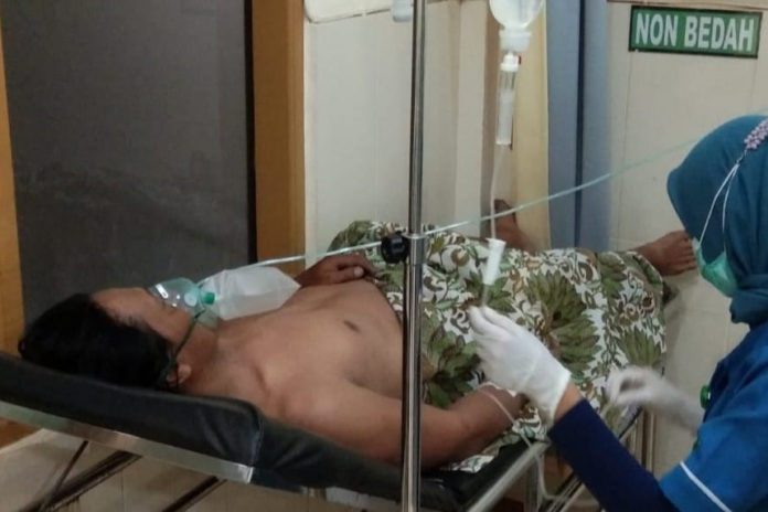 Tersengat Listrik Jaringan PLN, Pekerja Bangunan Di Seririt Dilarikan Ke Rumah Sakit 1