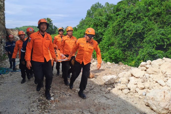 Tiga Pekerja Tertimbun Longsor Di Ungasan, Dua Orang Tewas 1