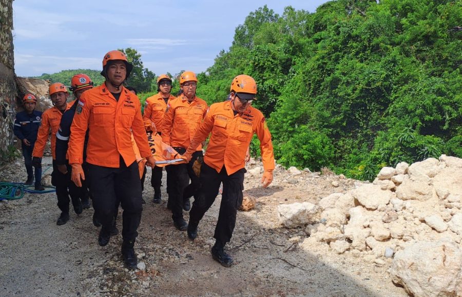 Tiga Pekerja Tertimbun Longsor di Ungasan, Dua Orang Tewas