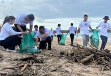 BRI Dukung Gerakan Indonesia ASRI dengan Aksi Bersih Pantai Kedonganan