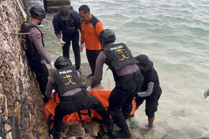 Cium Bau Menyengat, Warga Temukan Jasad Manusia Tak Utuh Terdampar Di Pantai Ceningan 1