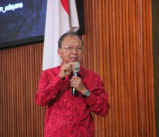 Gubernur Koster Jabarkan Program 1 Keluarga 1 Sarjana di Unud
