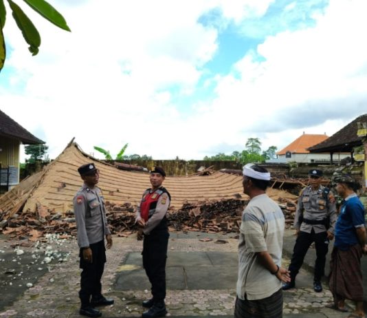 Hujan Disertai Angin Kencang Landa Desa Temesi, Bale Gong Pura Puseh Roboh
