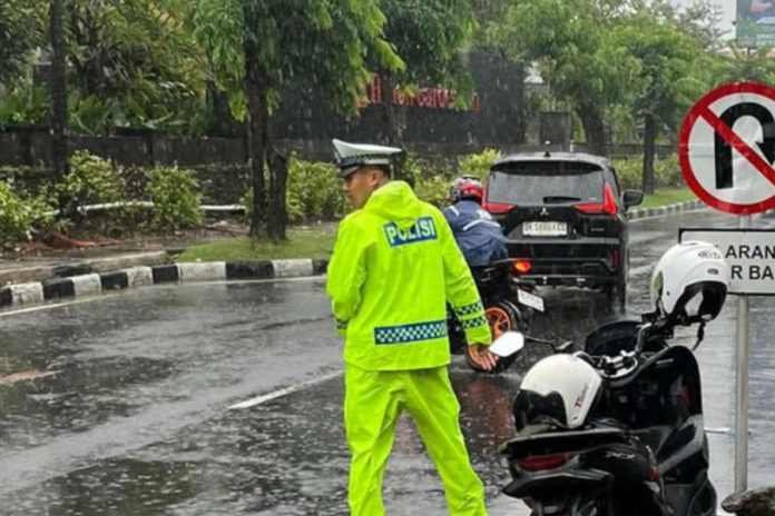 Hujan Lebat Di Bandara Ngurah Rai, Polisi Tingkatkan Pengawasan 1