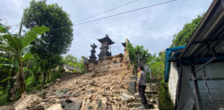 Hujan Lebat Sebabkan Tembok Rumah Warga Nusa Penida Ambruk
