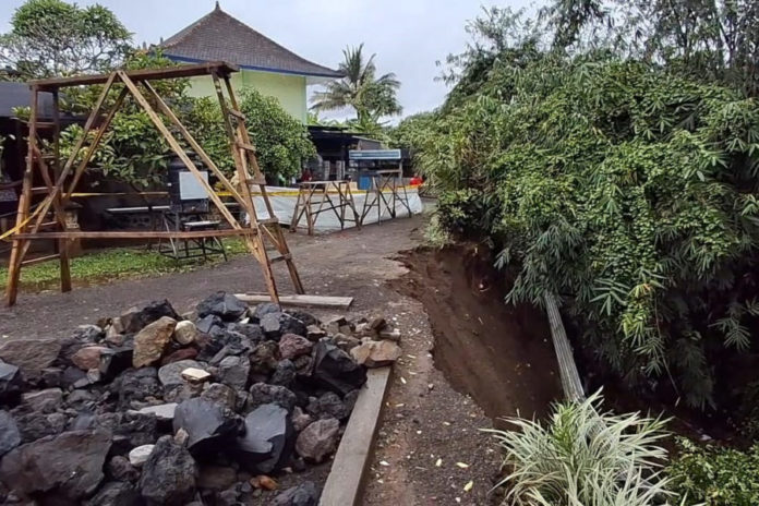 Hujan Picu Longsor Dan Bangunan Roboh Di Bangli 1