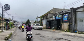 Jalan di Utara Pura Ulun Danu Batur Banyak Lubang, Perbaikan Bersamaan Pengerjaan Proyek Lahan Parkir