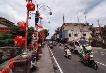 Jelang Imlek, Seribu Lampion Hiasi Jalan Gajah Mada Denpasar