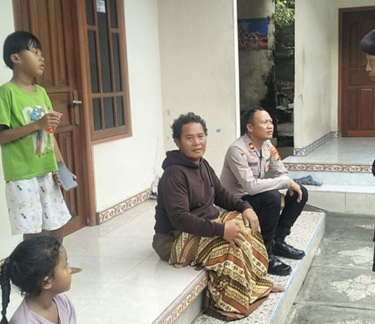 Kapolsek Sukawati Tanggung Biaya Pengobatan Korban Longsor di Tegenungan