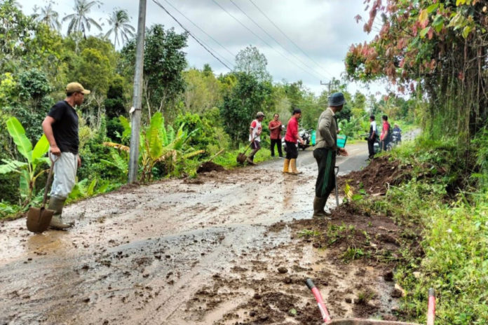 Lima Titik Longsor Di Selemadeg, Jembatan Alternatif Soka–Antap Putus 1
