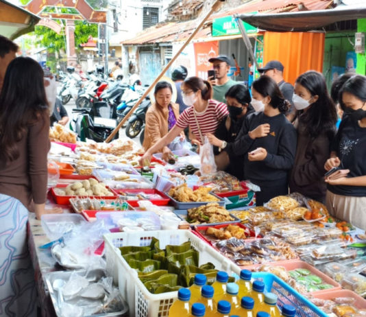Pasar Takjil di Jalan Jeruk Singaraja Selalu Ramai Saat Ramadhan