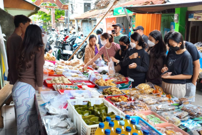 Pasar Takjil Di Jalan Jeruk Singaraja Selalu Ramai Saat Ramadhan 1