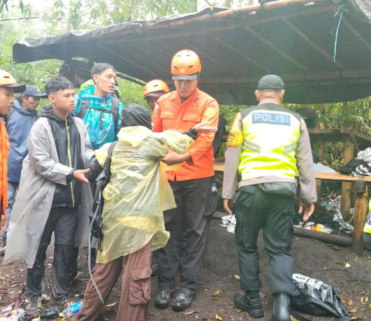 Pendaki Gunung Abang Asal Ubud Dievakuasi Tim SAR