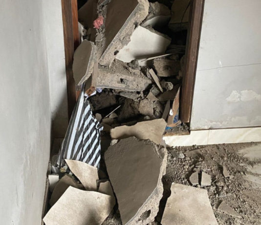 Rumah Rusak Tertimpa Senderan, Keluarga Mangku Daging Terpaksa Mengungsi