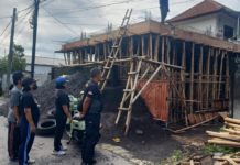 Satpol PP Gianyar Tertibkan Proyek Kos-kosan Tak Berizin di Desa Buruan