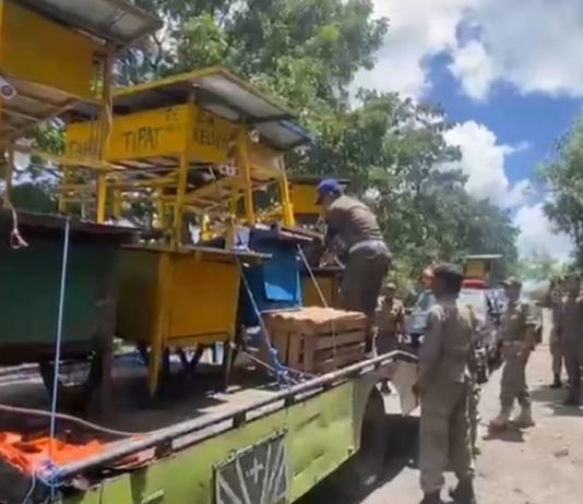 Sidak Gabungan di Gianyar, Belasan Rombong PKL Liar Diangkut Petugas